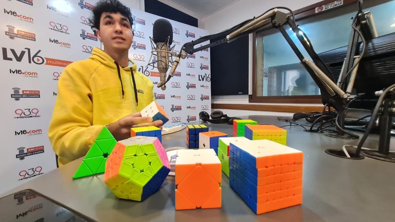 Speedcubing riocuartense reconocido a nivel internacional 