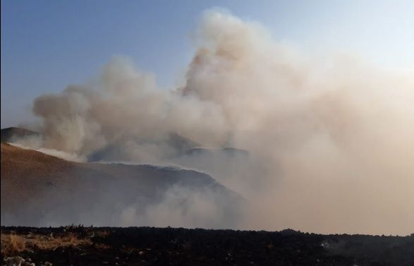 Bomberos continúan trabajando en el incendio de Salsacate