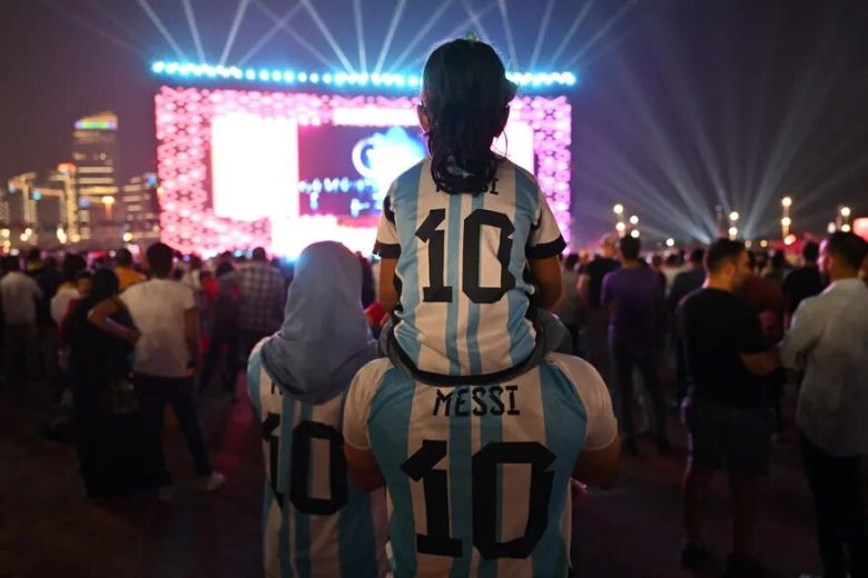 Abrió el Fan Fest con cerveza para los hinchas y más de 40 mil personas que bailaron con Maluma