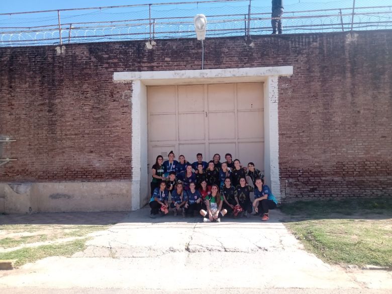 Un triangular de fútbol femenino en la cárcel en el que ganaron todas