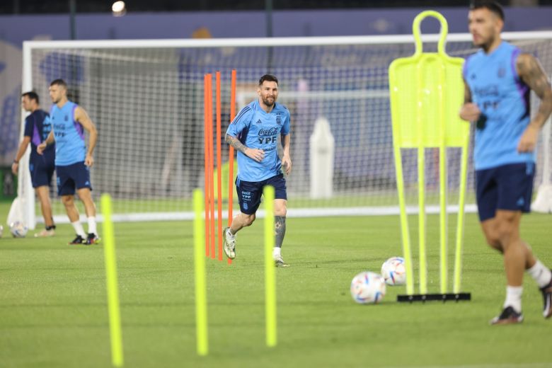 Entrenamiento con cambios y Messi que preocupó a todos