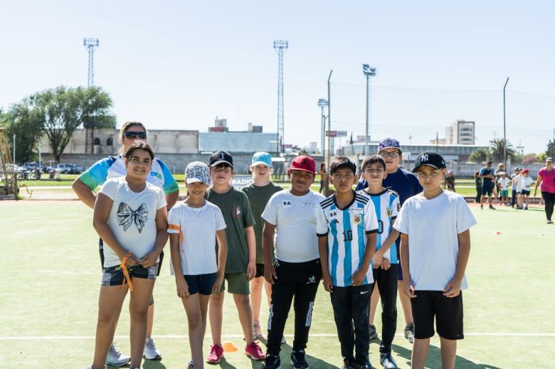 620 estudiantes participaron del cierre de actividades de atletismo