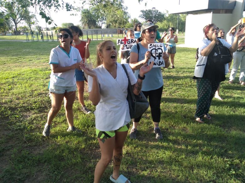 Trabajadores del Hospital increparon a Schiaretti durante la  inauguración de la  ampliación del paseo Bicentenario 