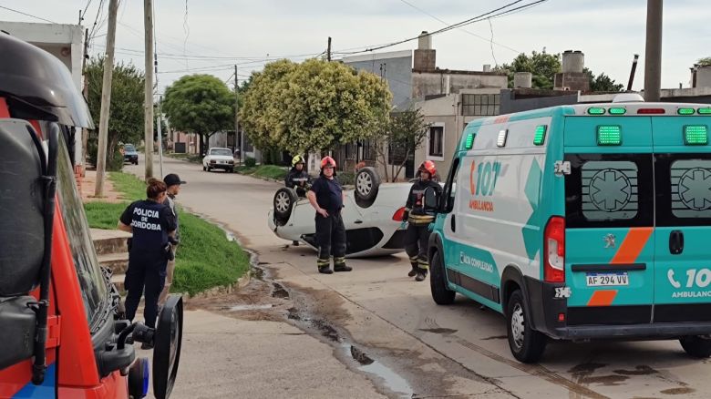 Un auto fue colisionado por otro que se dio a la fuga