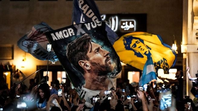 Banderazo argentino, un ritual en Doha antes de cada partido