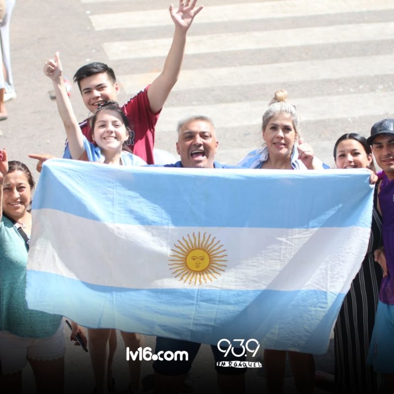 Miles de riocuartenses salieron a las calles a festejar la tercera Copa del Mundo