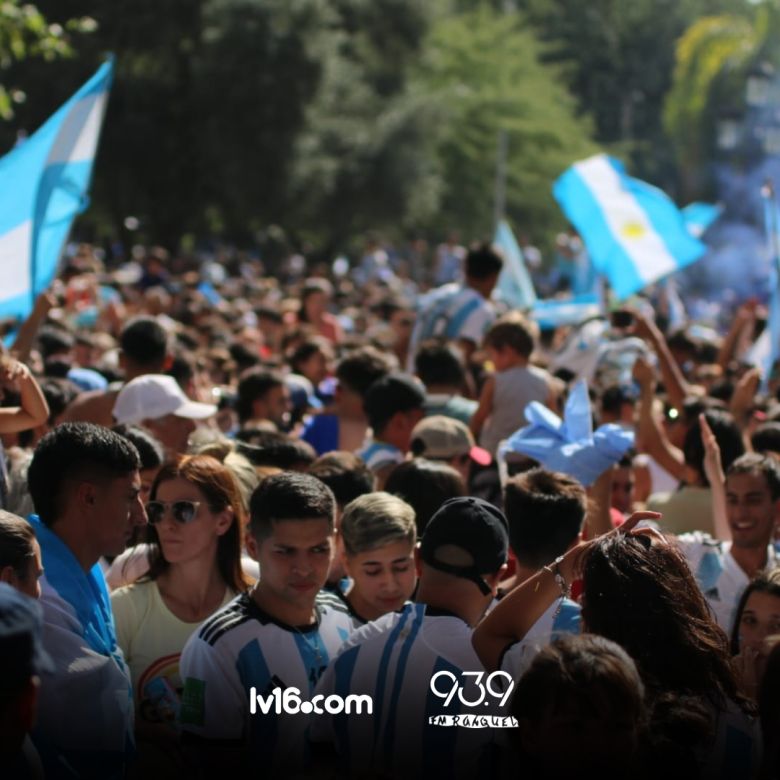 Miles de riocuartenses salieron a las calles a festejar la tercera Copa del Mundo