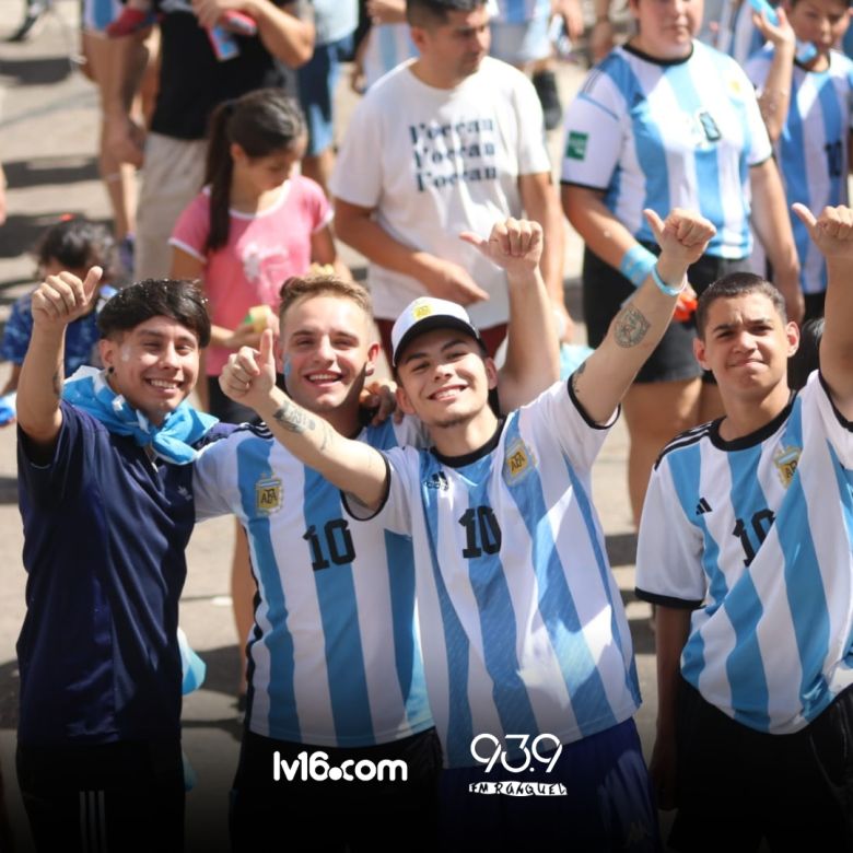 Miles de riocuartenses salieron a las calles a festejar la tercera Copa del Mundo