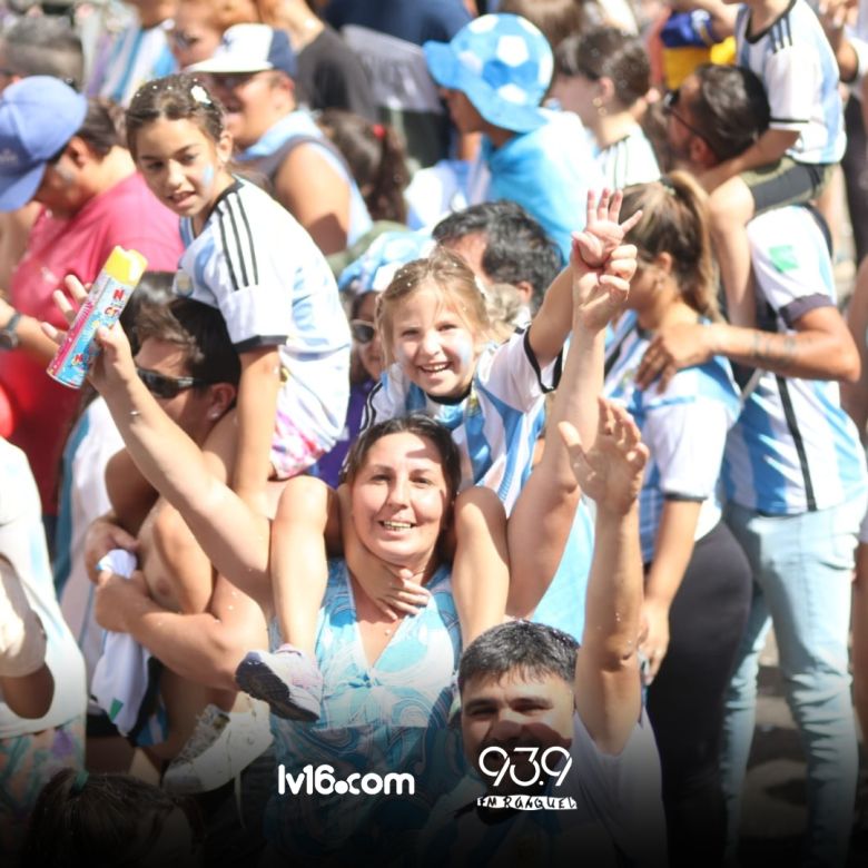 Miles de riocuartenses salieron a las calles a festejar la tercera Copa del Mundo