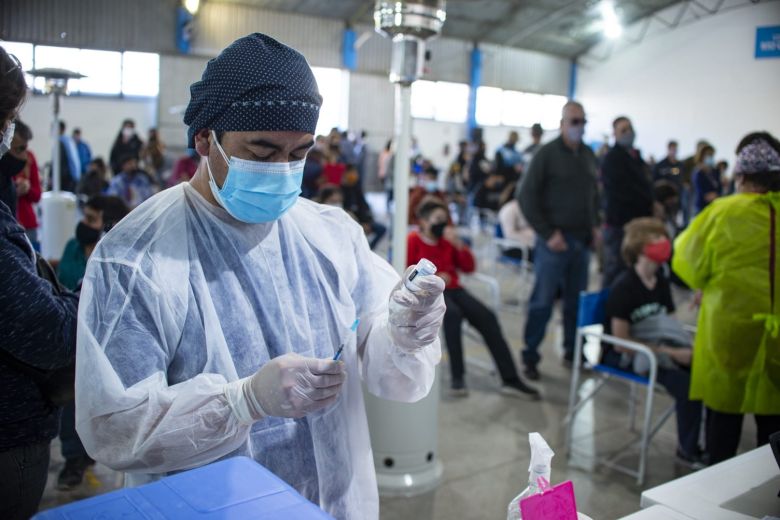 Los casos de Covid-19 siguen creciendo y la tasa de positividad se duplicó en las últimas semanas