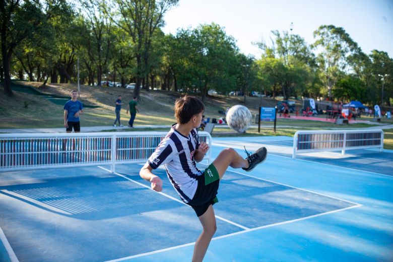 Llamosas inauguró el 3° espacio deportivo y recreativo en la Costanera Sur