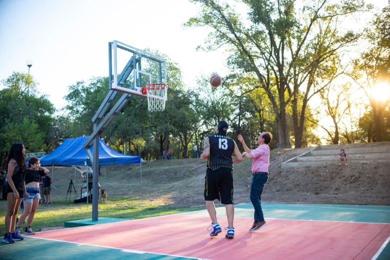 Llamosas inauguró el 3° espacio deportivo y recreativo en la Costanera Sur