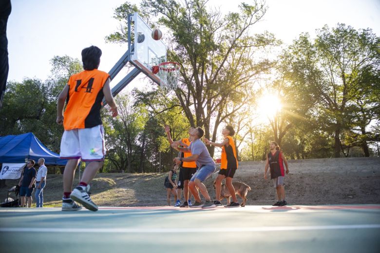 Llamosas inauguró el 3° espacio deportivo y recreativo en la Costanera Sur