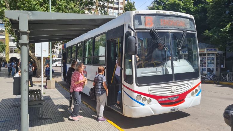 Fuerte reclamo de la Defensoría del Pueblo por la falta de señalización de las paradas de colectivos