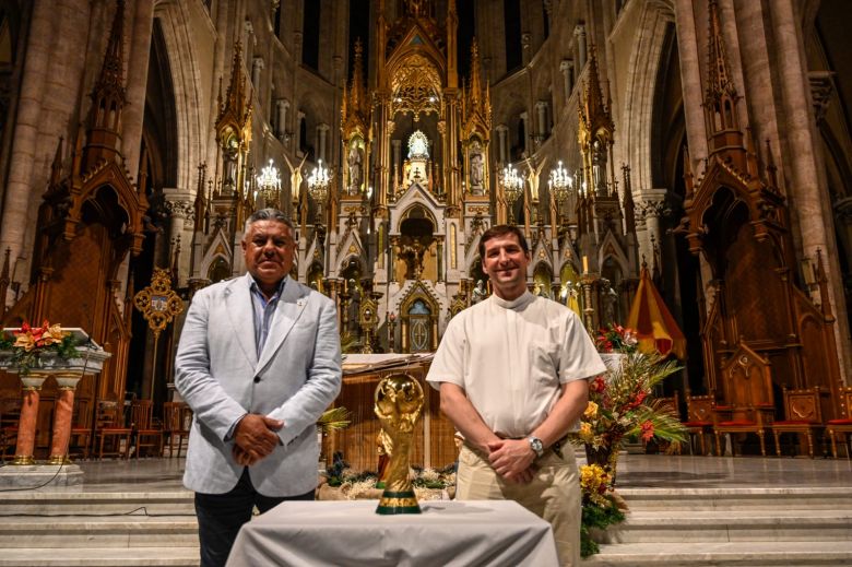 La Copa del Mundo ante la Virgen de Luján