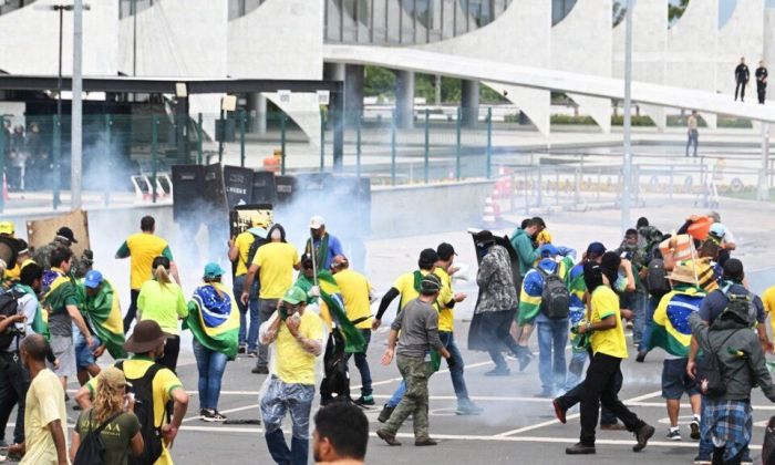 Militantes de Bolsonaro tomaron el Congreso Nacional