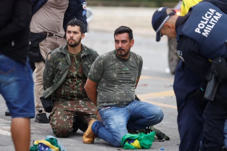 Comenzó el desalojo de los bolsonaristas en Brasilia y hay 1.200 detenidos