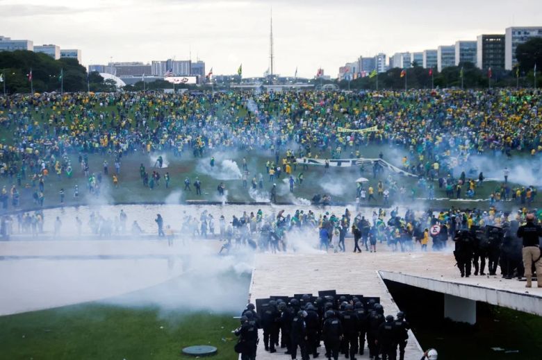 Comenzó el desalojo de los bolsonaristas en Brasilia y hay 1.200 detenidos