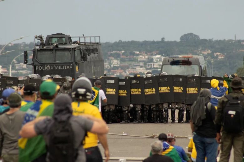 Comenzó el desalojo de los bolsonaristas en Brasilia y hay 1.200 detenidos