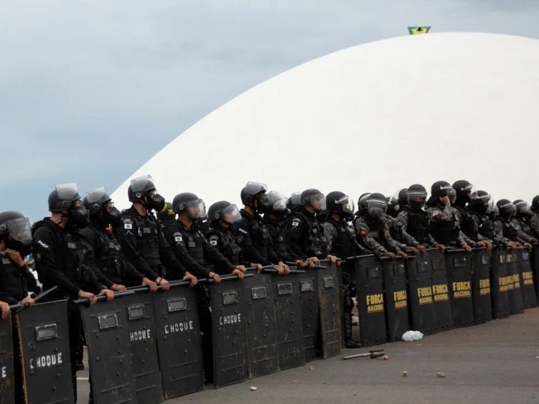 Comenzó el desalojo de los bolsonaristas en Brasilia y hay 1.200 detenidos