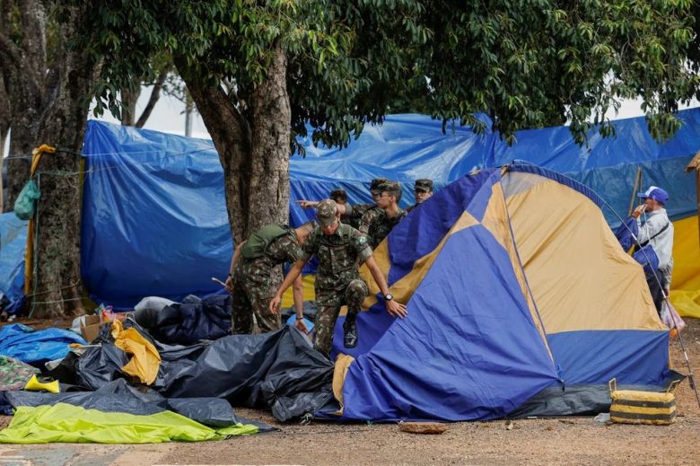 Comenzó el desalojo de los bolsonaristas en Brasilia y hay 1.200 detenidos