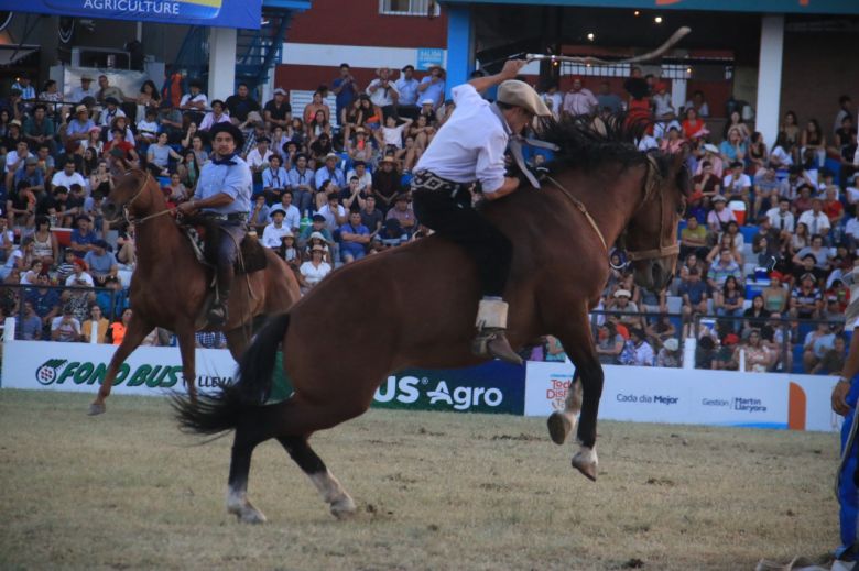 La cuarta noche de Jesús María se vivió a puro carnaval jujeño 