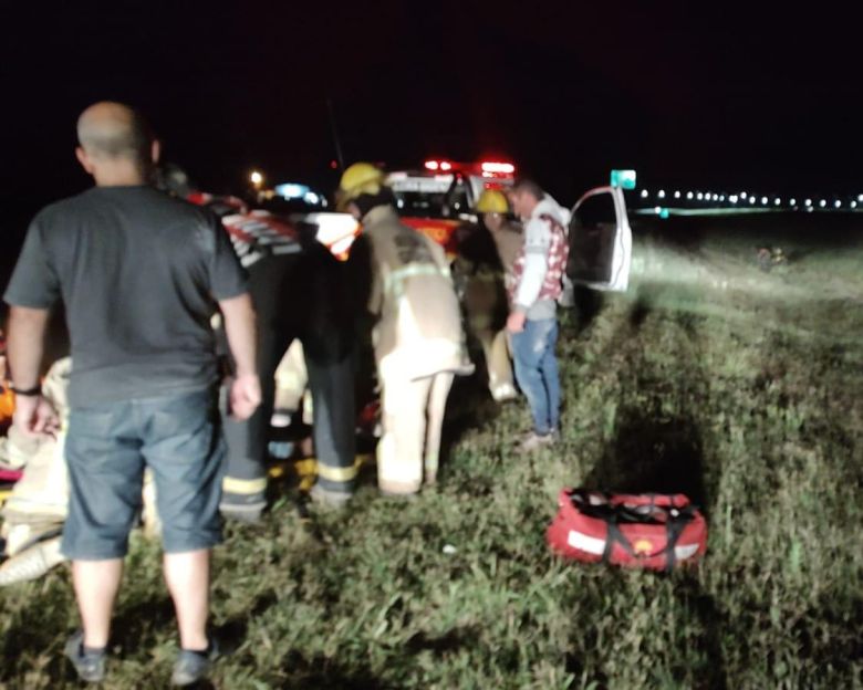 Dos personas heridas al caer su moto en la Autovía Gobernador Bustos 