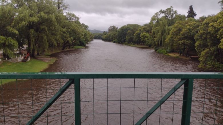 Importante crecida del río en Alpa Corral: precipitaron más de 50 milímetros 