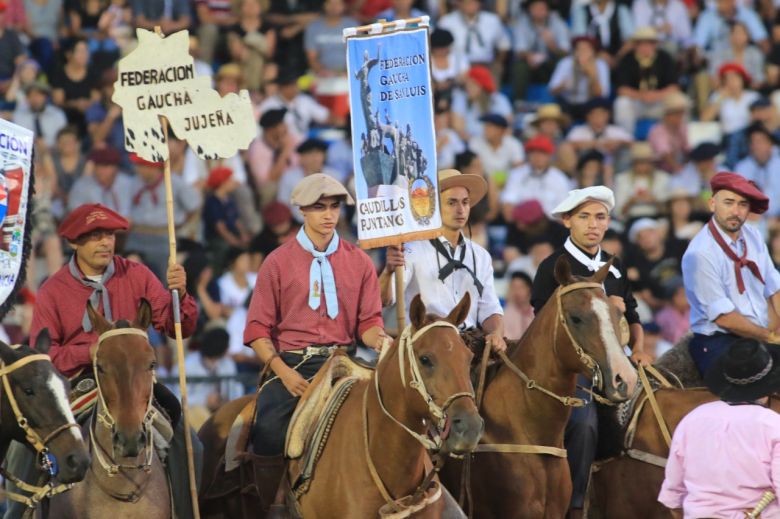 La novena noche de Jesús María explotó con una multitud de público