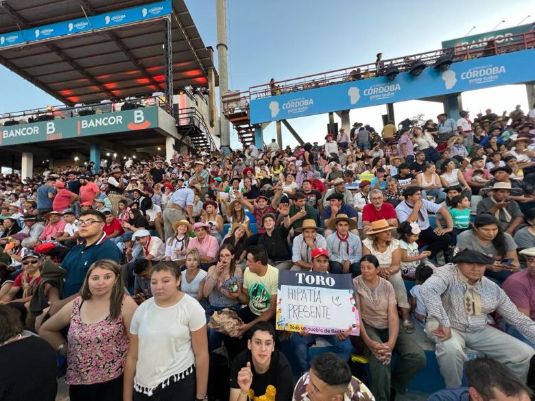 La novena noche de Jesús María explotó con una multitud de público