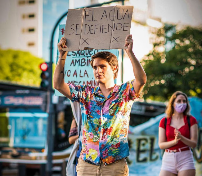 El joven argentino que se convirtió en explorador de National Geographic y retrata las profundidades  