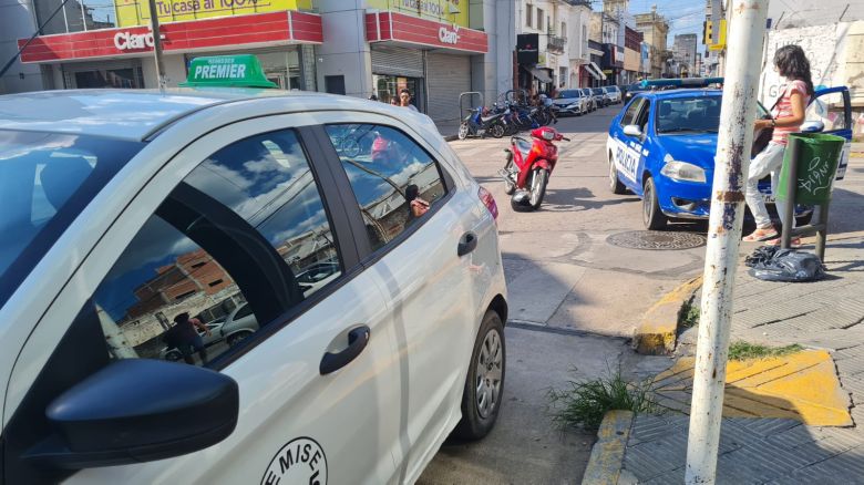 Una persona herida en la vía pública se quejó ante la demora de la ambulancia 