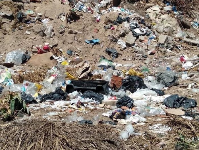 Denuncian descontrol de basura debajo del Puente Alberdi