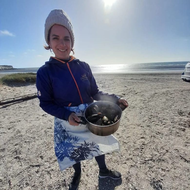 Se hacen a la mar para buscar el sustento del día de manera artesanal