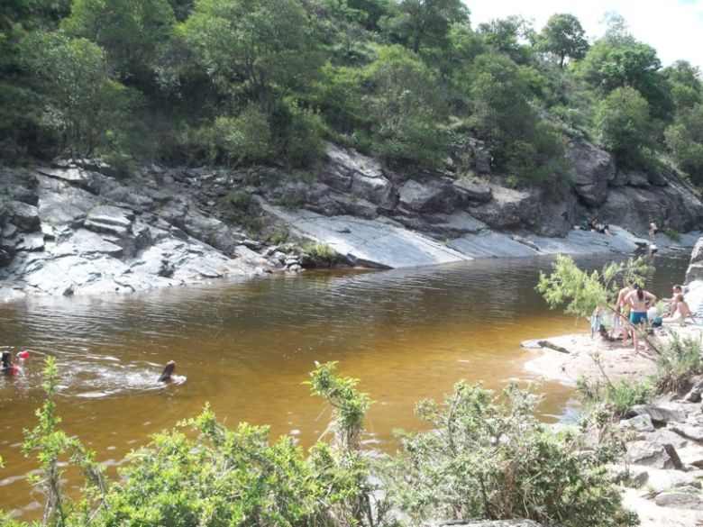 Gestión de Riesgo de la Provincia recomienda no acercarse a zonas encajonadas por las crecientes