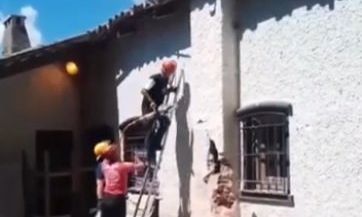 Lo rescataron atrapado en la chimenea