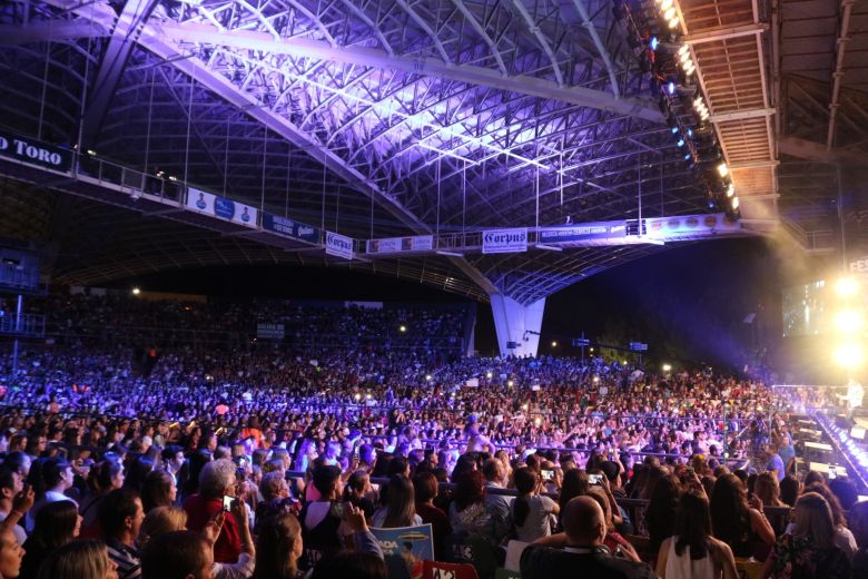 Vivimos la segunda noche del Festival de Peñas de la mano de Tiago PZK, Trueno, Dillom y Nicki Nicole