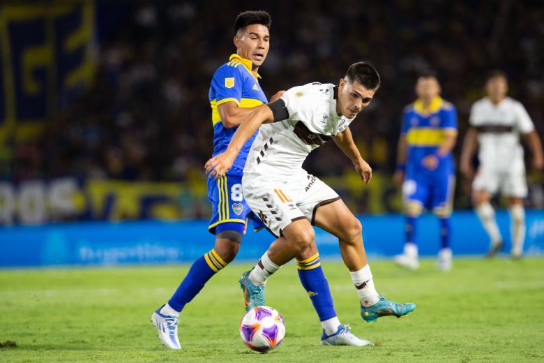 Boca se recuperó como local y goleó a Platense