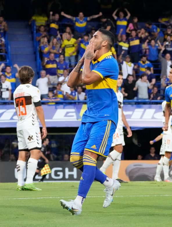 Boca se recuperó como local y goleó a Platense