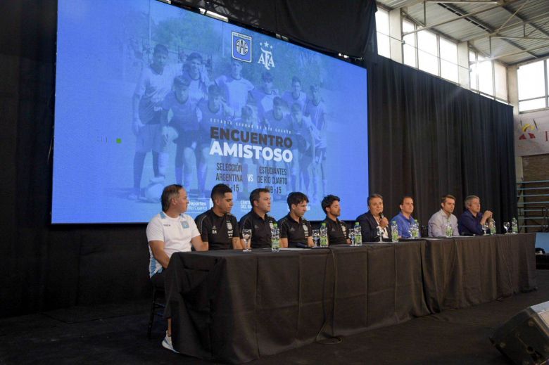 La Ciudad le rindió un homenaje a Pablo Aimar