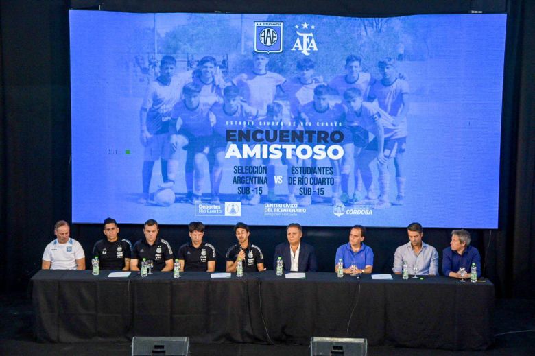 La Ciudad le rindió un homenaje a Pablo Aimar