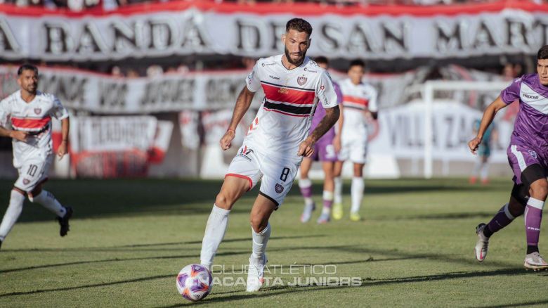 Alvaro Cuello tras su gran partido en Chacarita Juniors 