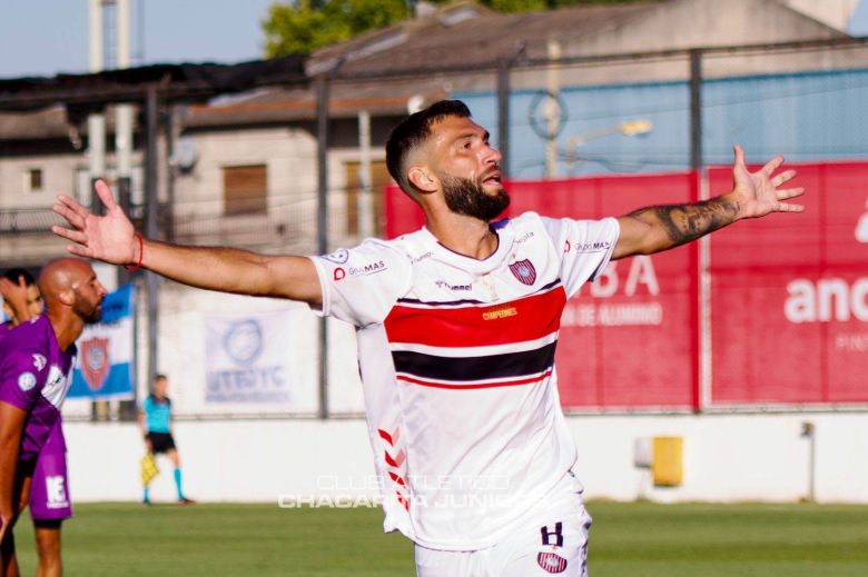 Alvaro Cuello tras su gran partido en Chacarita Juniors 