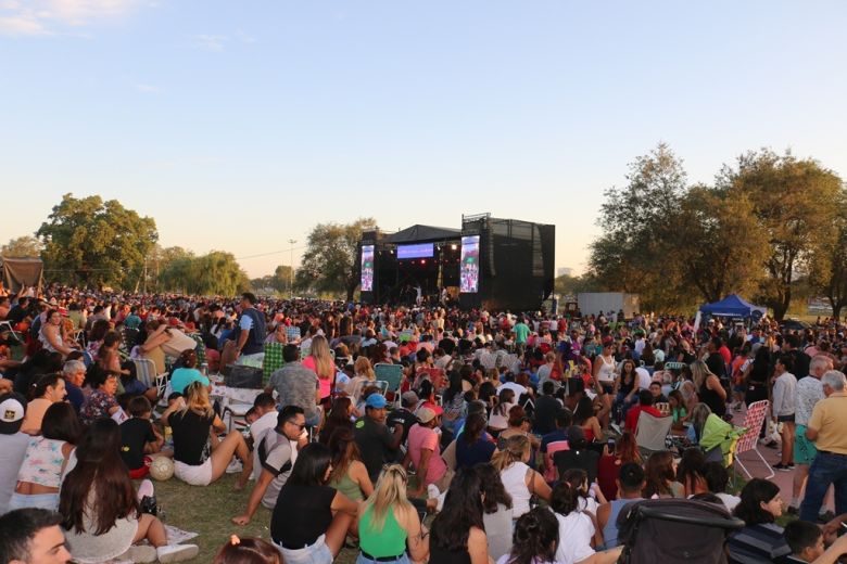 A puro cuarteto, más de 25 mil personas disfrutaron del cierre de la temporada de verano