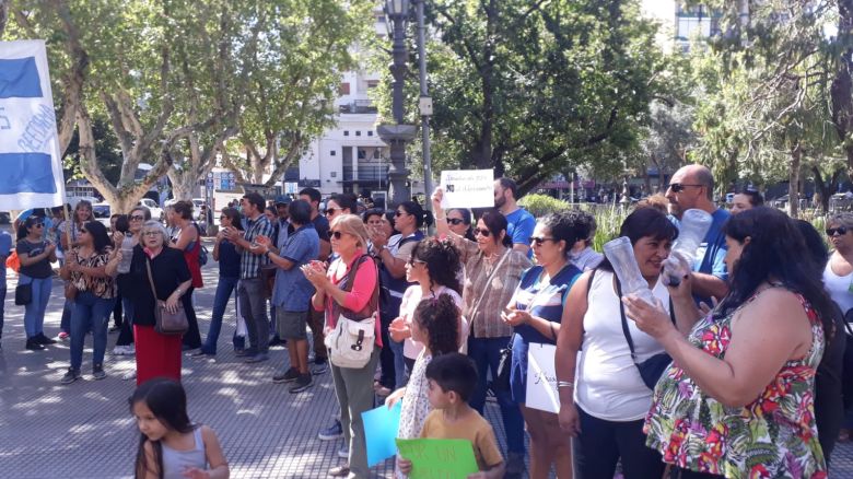 Importante manifestación del nivel inicial y primario en el paro de UEPC y SADOP