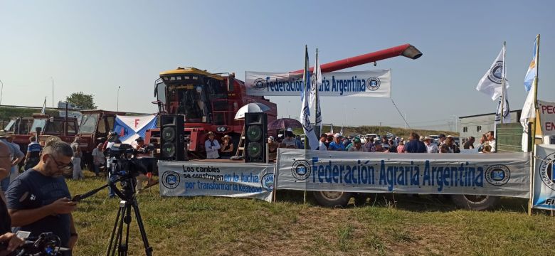 Multitudinaria protesta del campo en Villa Constitución 