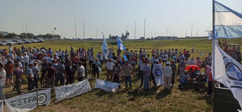 Multitudinaria protesta del campo en Villa Constitución 