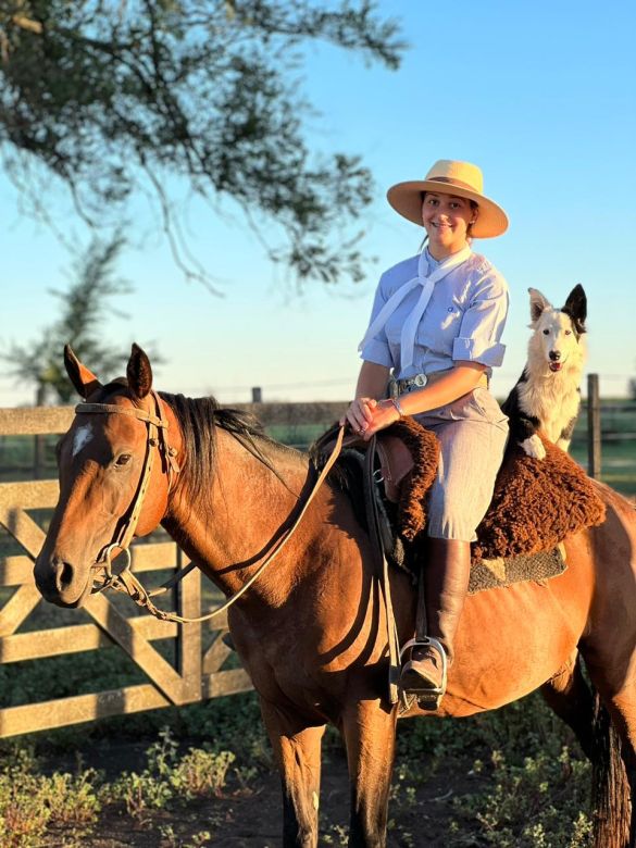 Paula Lorber, una joven gaucha que muestra en sus redes el amor por los animales y la vida en el campo