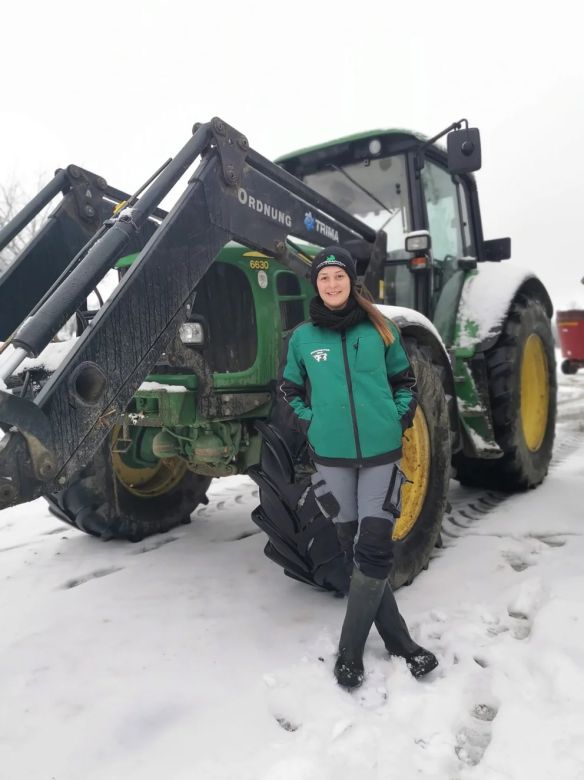 Paula Lorber, una joven gaucha que muestra en sus redes el amor por los animales y la vida en el campo