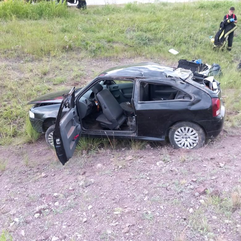 Los Cóndores: Volcó, la trasladaron a la subcomisaría y le sustrajeron tres ruedas